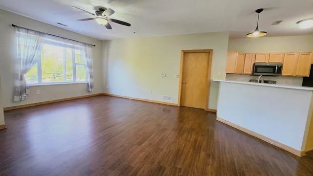 $2,150 | 10900 West Bluemound Road, Unit 215, Wauwatosa, WI 53226