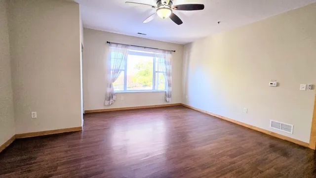 $2,150 | 10900 West Bluemound Road, Unit 215, Wauwatosa, WI 53226