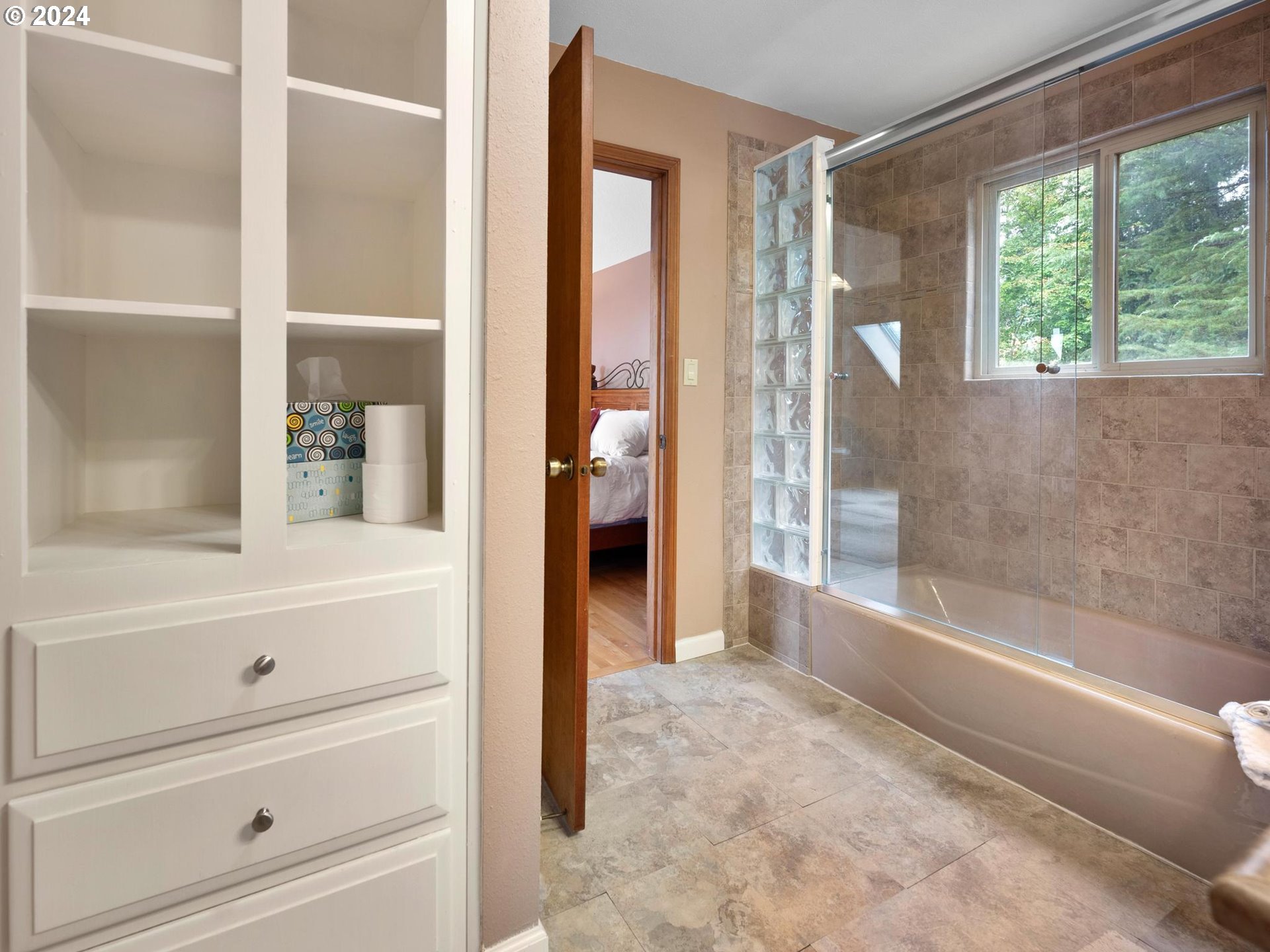 24920 Southwest Melott Road Hillsboro, OR 97123 - Photo 27 of 47 Bathroom, Attached