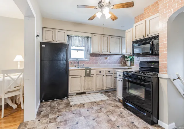 $131,900 | 528 East Parkland Avenue, Evansville, IN 47711