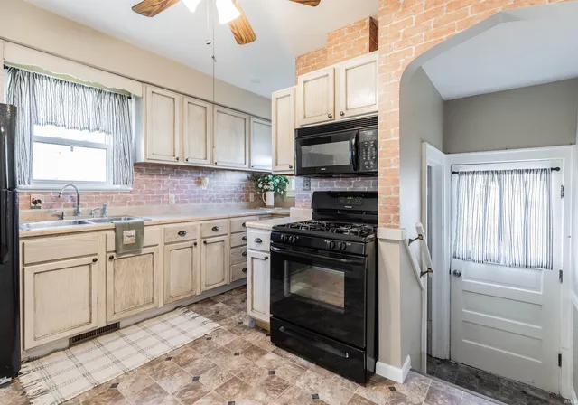 $131,900 | 528 East Parkland Avenue, Evansville, IN 47711