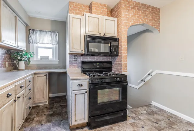 $131,900 | 528 East Parkland Avenue, Evansville, IN 47711