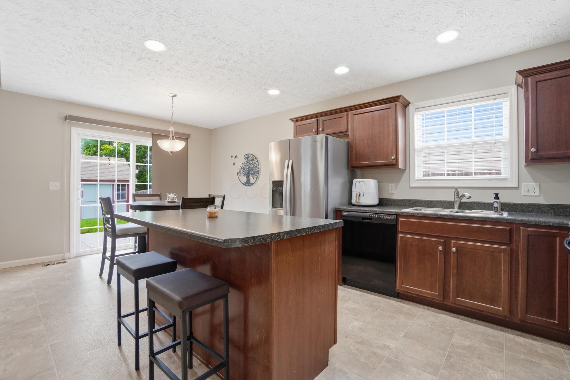 1728 Hunters Ridge Drive Troy, OH 45373 - Photo 13 of 47 Kitchen - 1728 Hunters Ridge Drive, Troy, OH 45373