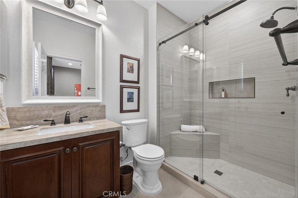 46093 Hunter Trail Temecula, CA 92592 - Photo 28 of 75 Main floor full bathroom