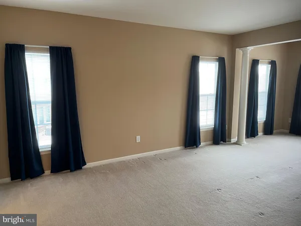 an empty room with closet and mirror