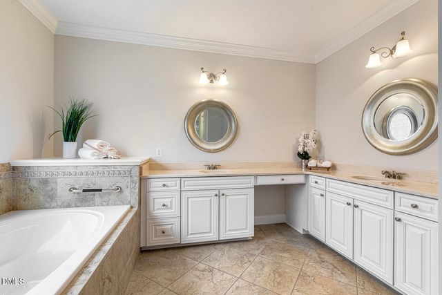 $925,000 | 404 Vintage Hill Circle, Apex, NC 27539