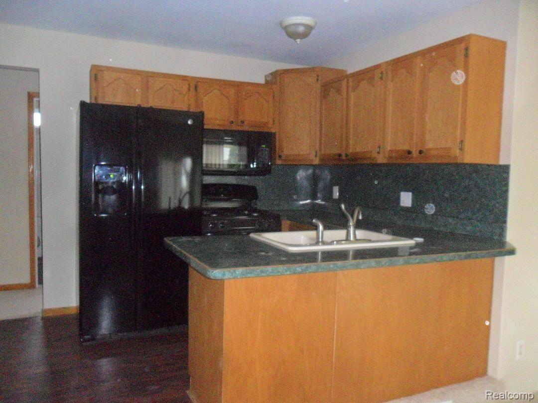 9701 Lisa Street Romulus, MI 48174 - Photo 8 of 14 l k.JPG