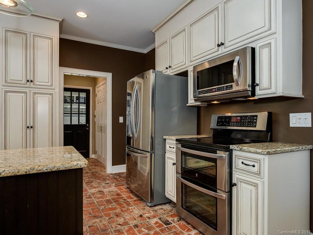 6337 Dovefield Road Charlotte, NC 28277 - Photo 9 of 35 Gallery Image 9