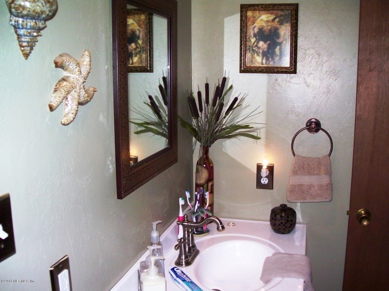 7715 Ranchette Road Keystone Heights, FL 32656 - Photo 18 of 32 a bathroom with a sink mirror and vanity