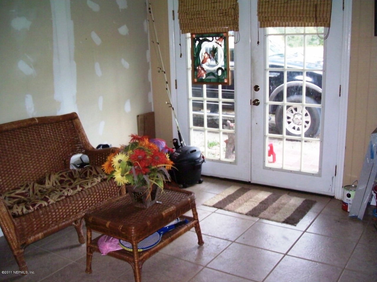 7715 Ranchette Road Keystone Heights, FL 32656 - Photo 21 of 32 a living room with furniture and flowers