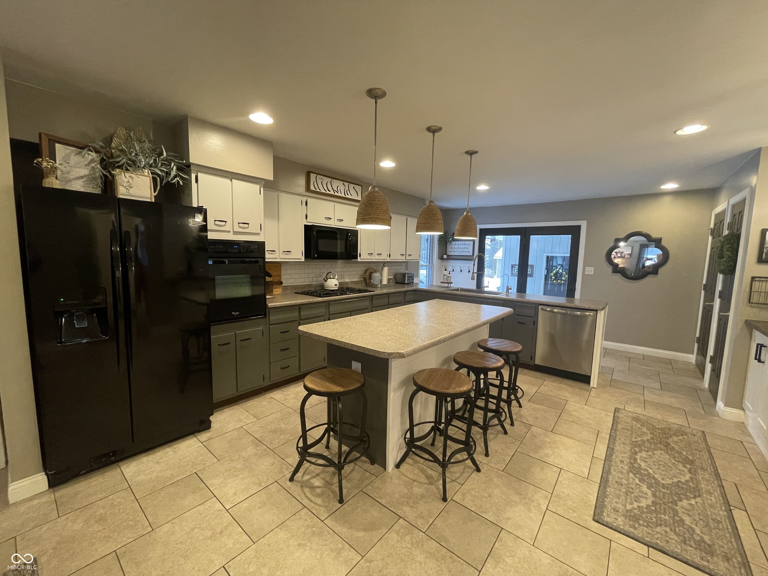 8263 West Deaver Road Columbus, IN 47201 - Photo 10 of 56 Gallery Image 10