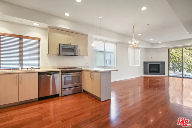 $4,400 | 819 South Holt Avenue, Unit 201, Los Angeles, CA 90035