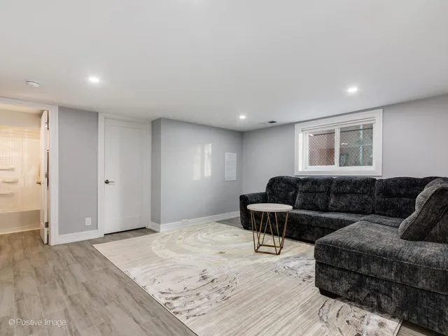 $5,000 | 7225 East Prairie Road, Lincolnwood, IL 60712