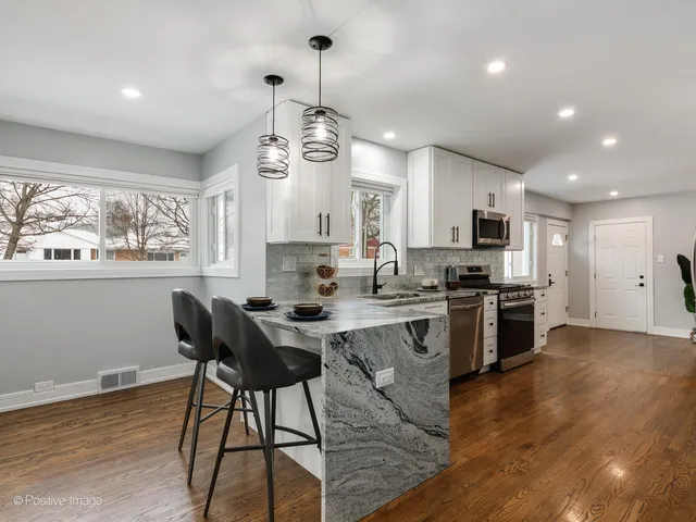 $5,000 | 7225 East Prairie Road, Lincolnwood, IL 60712