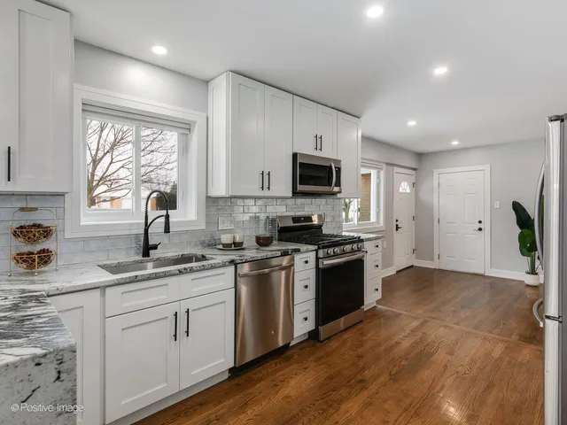 $5,000 | 7225 East Prairie Road, Lincolnwood, IL 60712