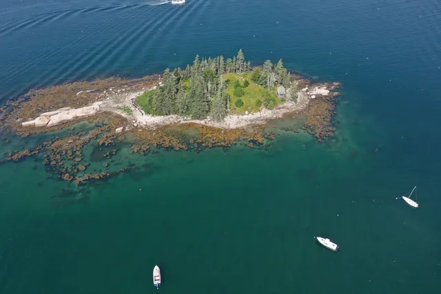 $559,000 | Tbd Tbd Burying Island, Vinalhaven, ME 04863