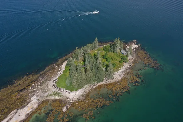 $559,000 | Tbd Tbd Burying Island, Vinalhaven, ME 04863