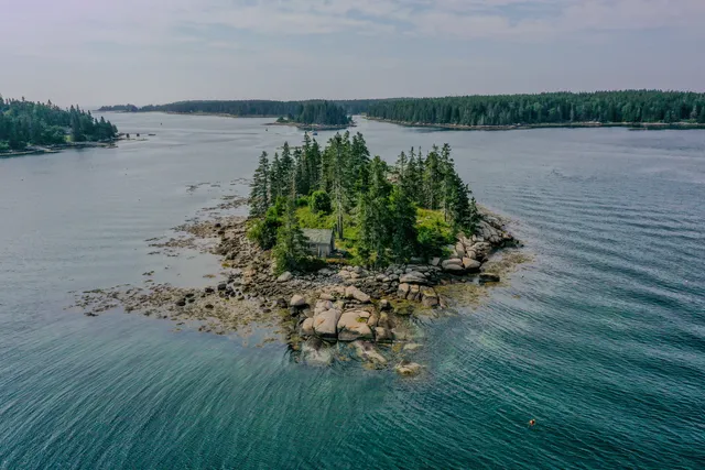 $559,000 | Tbd Tbd Burying Island, Vinalhaven, ME 04863