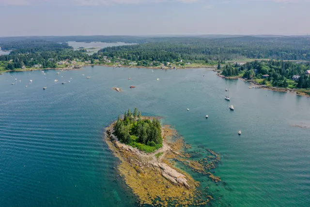 $559,000 | Tbd Tbd Burying Island, Vinalhaven, ME 04863