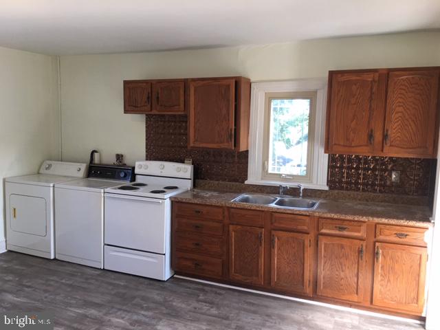 244 Locust Street Hanover, PA 17331 - Photo 13 of 31 2nd Floor