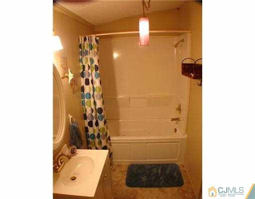 22 Burns Road North Brunswick, NJ 08902 - Photo 12 of 18 Gallery Image 12