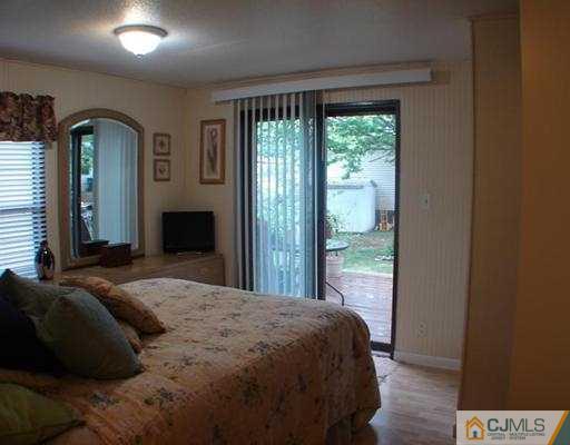 22 Burns Road North Brunswick, NJ 08902 - Photo 10 of 18 Gallery Image 10