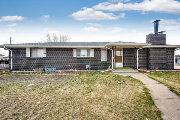 a view of a house with swimming pool