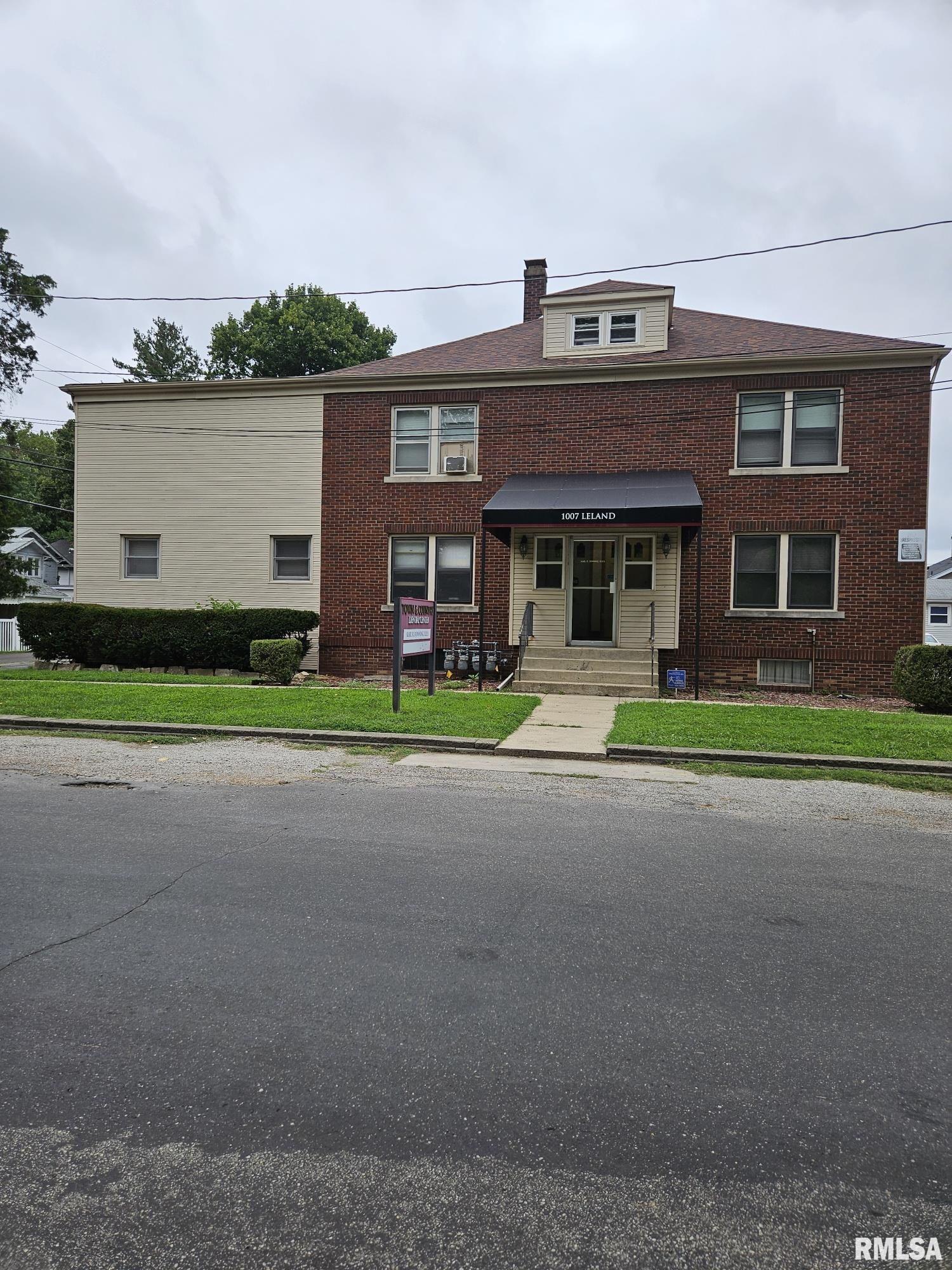 1425 South MacArthur Boulevard Springfield, IL 62704 - Photo 4 of 5 Gallery Image 4