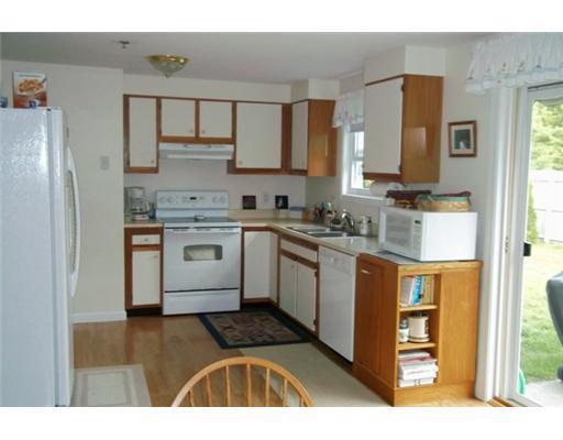39 Willow Grove Road, Unit 39 Brunswick, ME 04011 - Photo 3 of 10 Kitchen.
