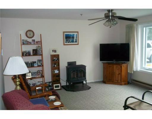 39 Willow Grove Road, Unit 39 Brunswick, ME 04011 - Photo 5 of 10 Living Room.