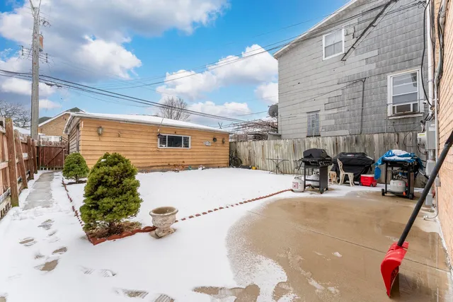 a picture of car parked in front of building