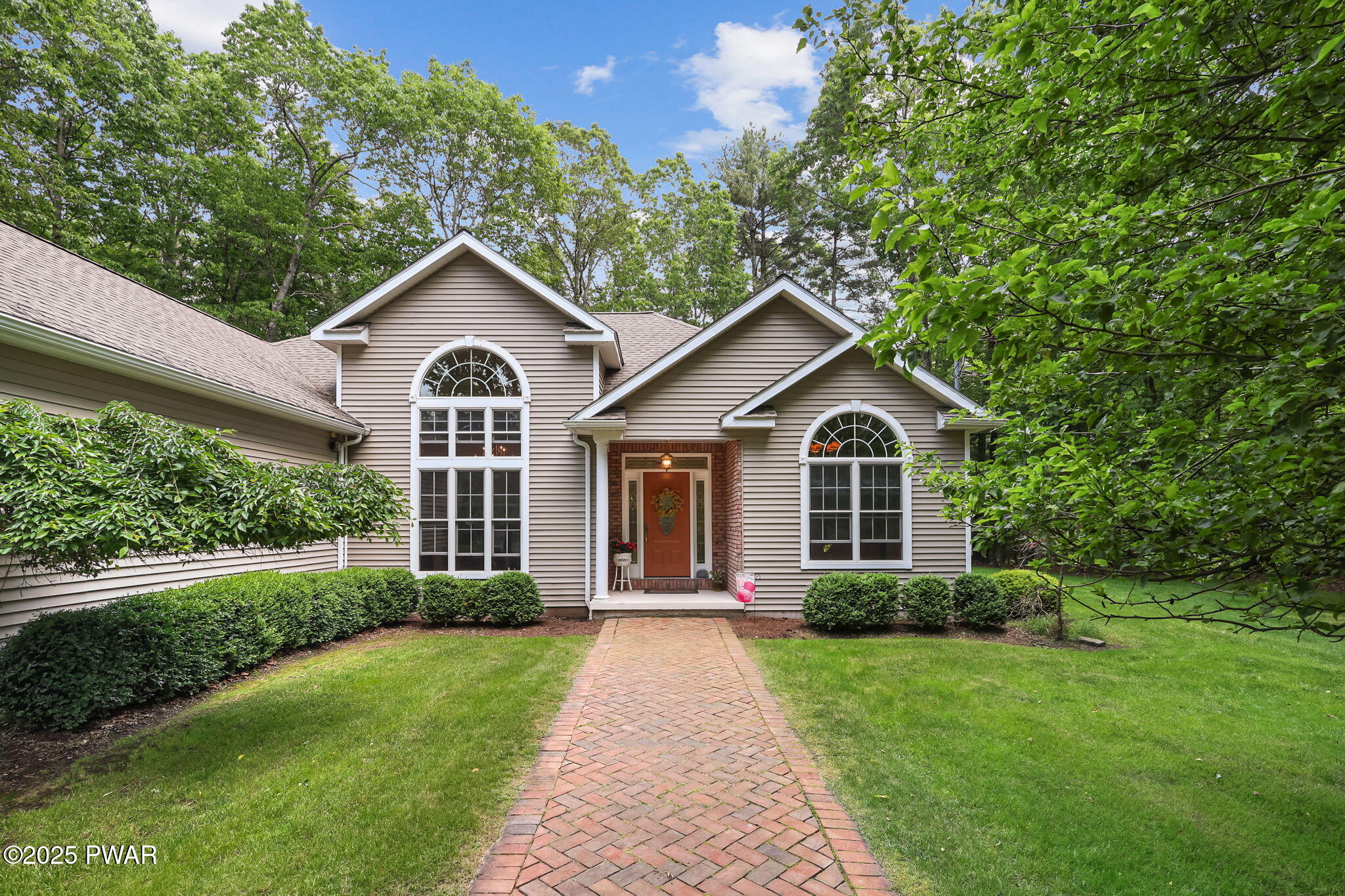 39 Fawn Ridge Drive Hawley, PA 18428 - Photo 2 of 46
