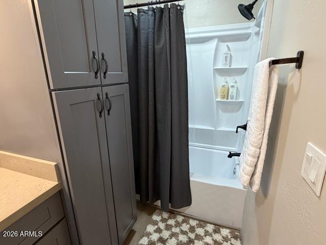 3310 Tonto Drive Overgaard, AZ 85933 - Photo 44 of 54 a bathroom with a bathtub and a shower