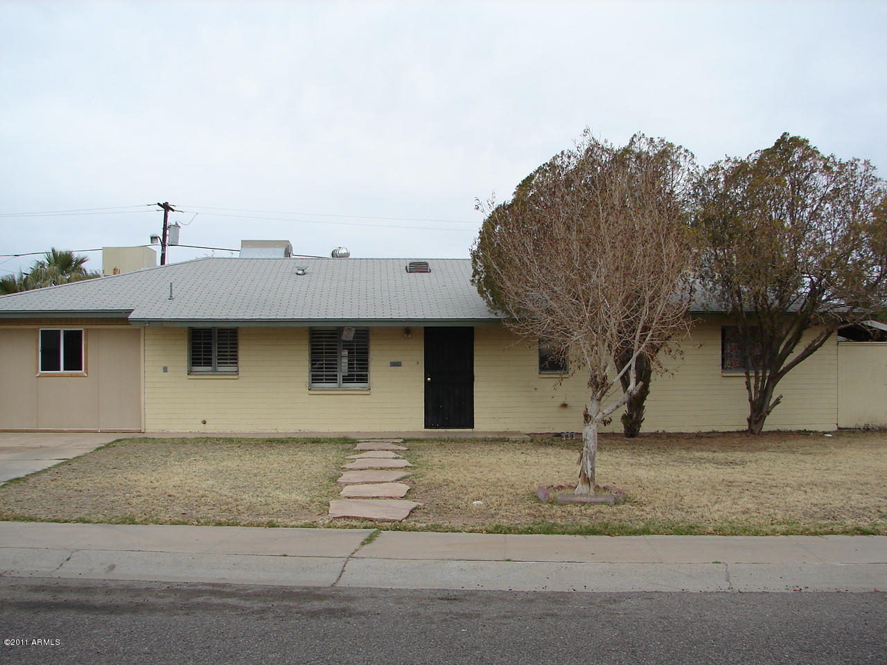 2334 West Cheery Lynn Road Phoenix, AZ 85015 - Photo 1 of 25 front