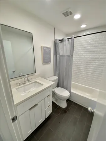 $1,895 | 3517 Audubon Place, Unit D3, Houston, TX 77006