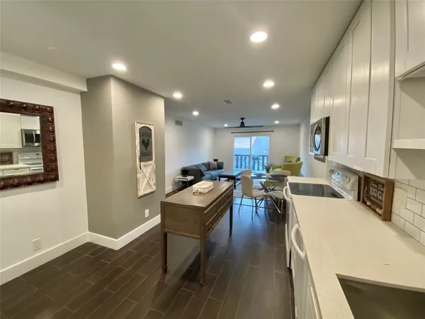 $1,895 | 3517 Audubon Place, Unit D3, Houston, TX 77006