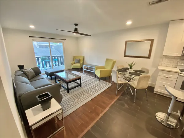 $1,895 | 3517 Audubon Place, Unit D3, Houston, TX 77006