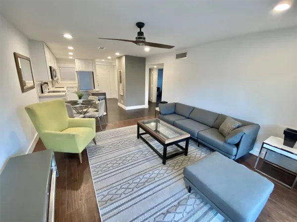 $1,895 | 3517 Audubon Place, Unit D3, Houston, TX 77006