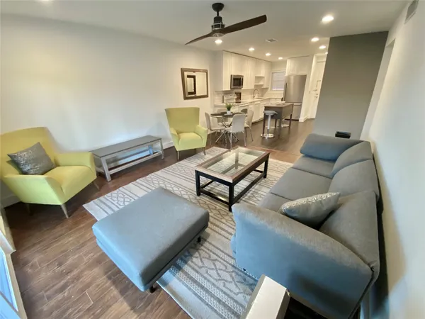 $1,895 | 3517 Audubon Place, Unit D3, Houston, TX 77006