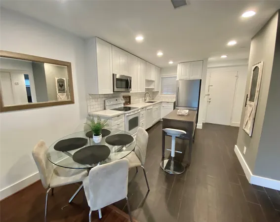 $1,895 | 3517 Audubon Place, Unit D3, Houston, TX 77006