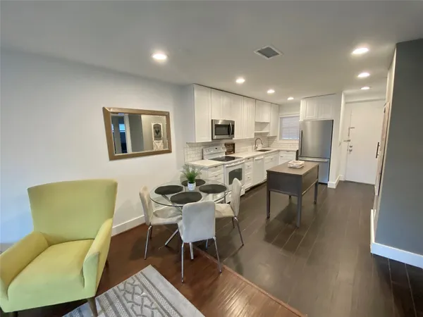 $1,895 | 3517 Audubon Place, Unit D3, Houston, TX 77006