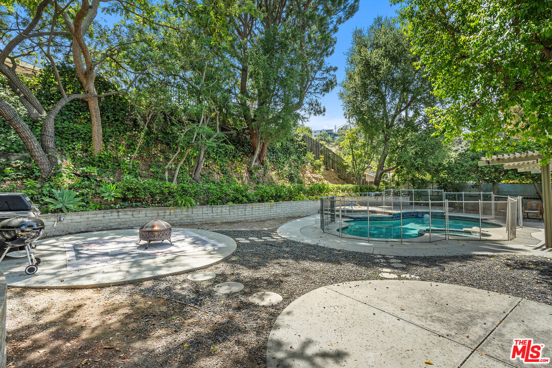 3641 Woodcliff Road Los Angeles, CA 91403 - Photo 21 of 26