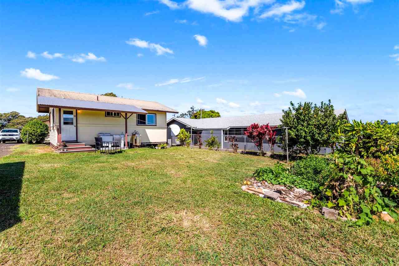 2229 Kaupakalua Road Haiku, HI 96708 - Photo 23 of 29 a front view of house with yard