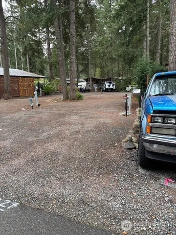 a view of a yard with sitting area
