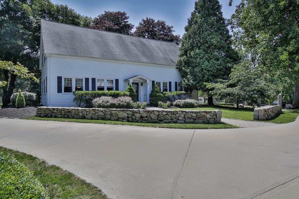 1129 Walnut Plain Road Rochester, MA 02770 - Photo 20 of 29 a front view of house with yard and green space