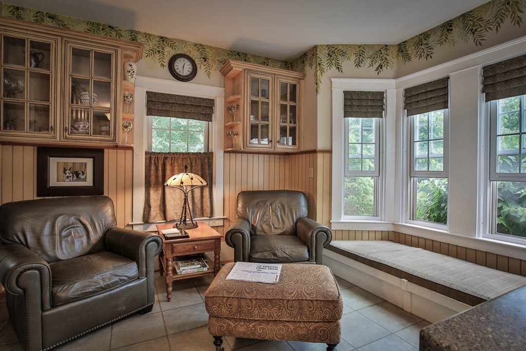 1129 Walnut Plain Road Rochester, MA 02770 - Photo 6 of 29 a living room with furniture and entry gate