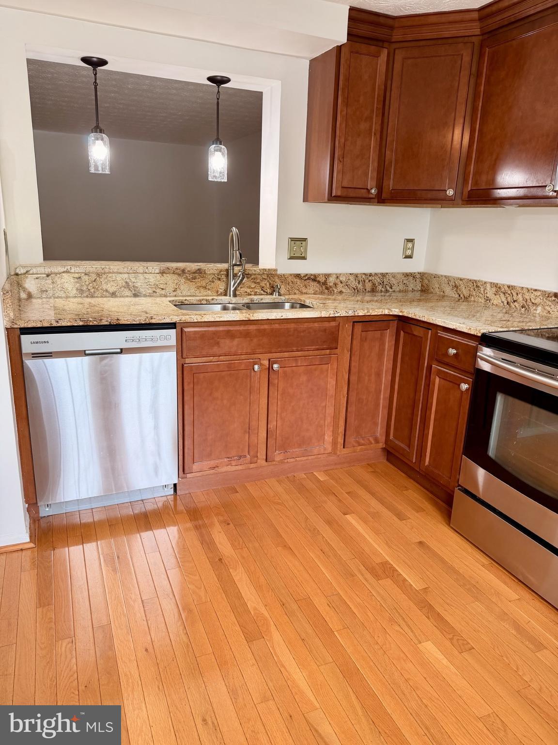 15765 Haynes Road Laurel, MD 20707 - Photo 4 of 18 Granite Countertops