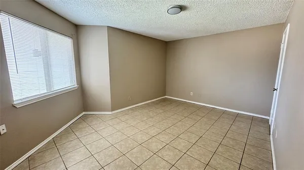 $1,595 | 2300 Balsam Drive, Unit G206, Arlington, TX 76006