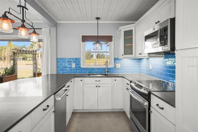 $875,000 | 951 Greenway Avenue, Dunedin, FL 34698