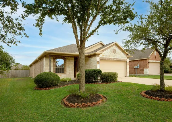 $2,350 | 3206 Granite Gate Lane, Dickinson, TX 77539